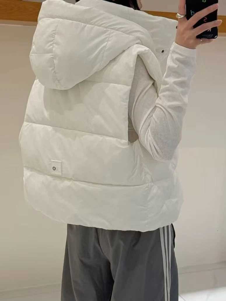 Autumn Winter Cotton Vest Women Stand-up Collar Hooded Jacket Sleeveless Casual Sports Zipper Warm Vests Thick Waistcoat WomenT251128