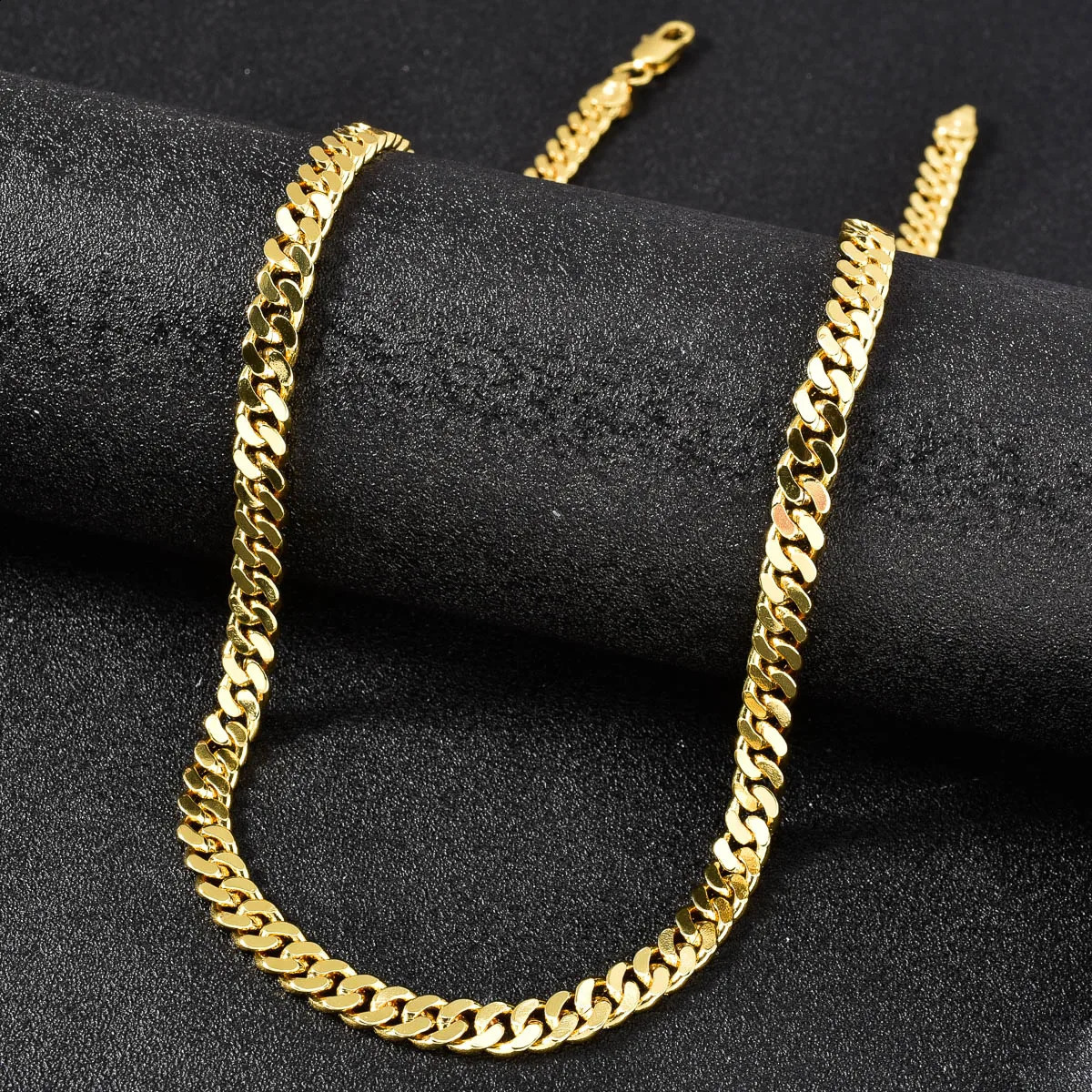 Italian 750 Cuban Chain Necklace For Men And Women Gold-Plated Hip-Hop Punk Suitable For Parties Year Jewelry 250427