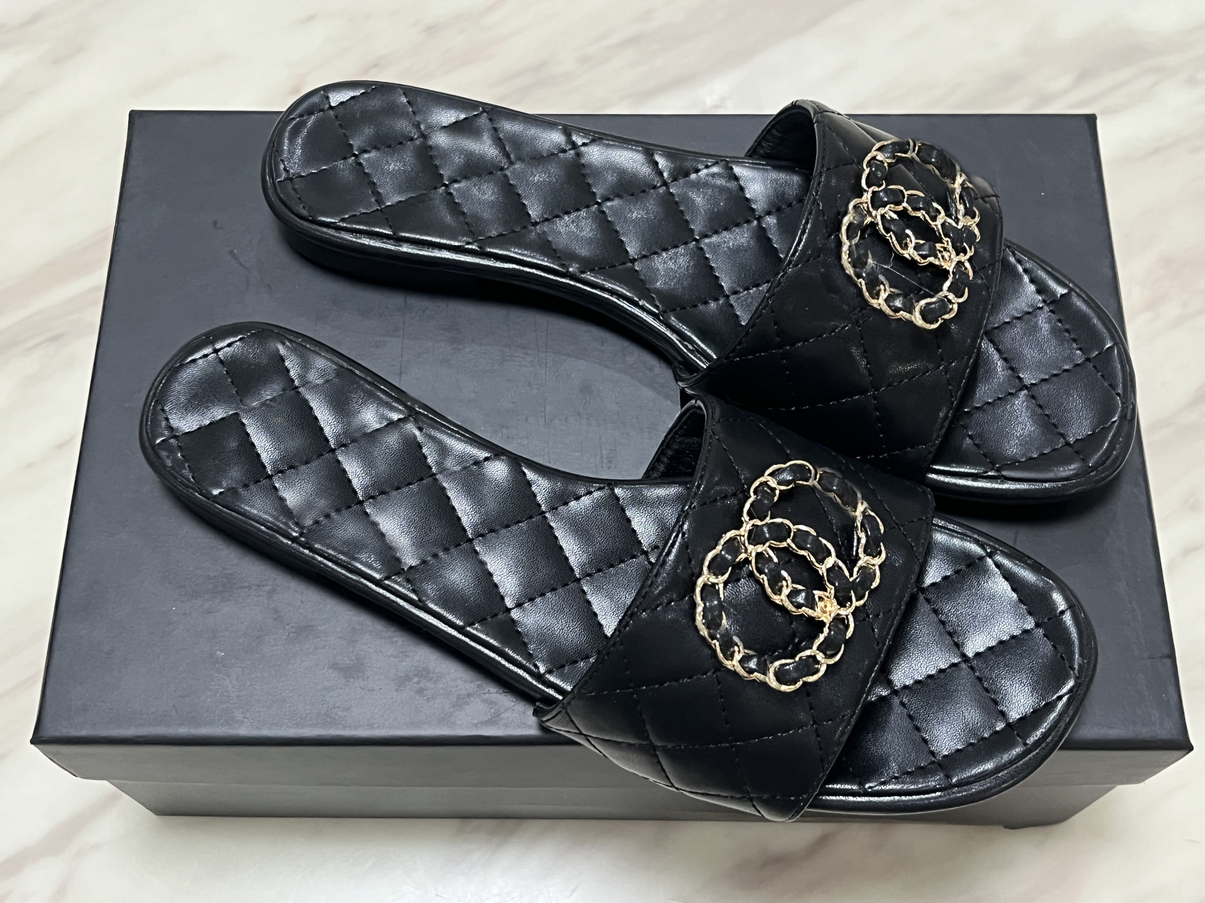 slipper designer shoe brand sandals luxury designer genuine leather beach flat bottom anti-skid slippers casual beach shoes metal letter designer slipper