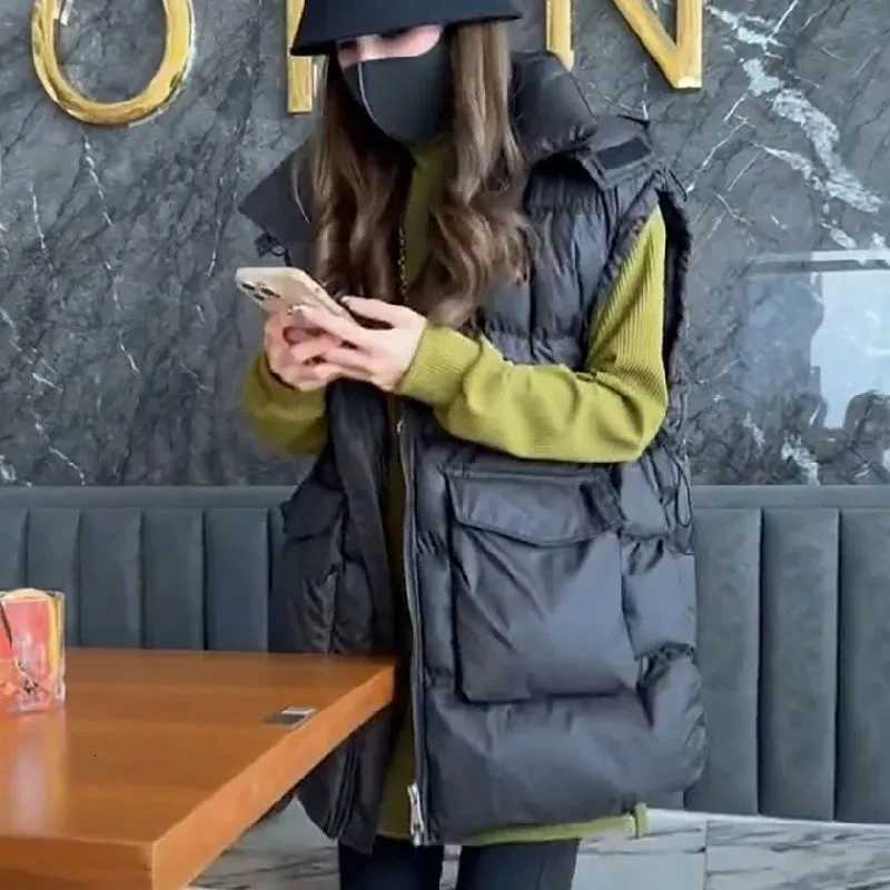 Women Winter Down Cotton Vest Jacket 2025 New Women Thick Warm Waistcoat Sleeveless Vest Coat Women Hooded Outer Wear Vest CoatT251128