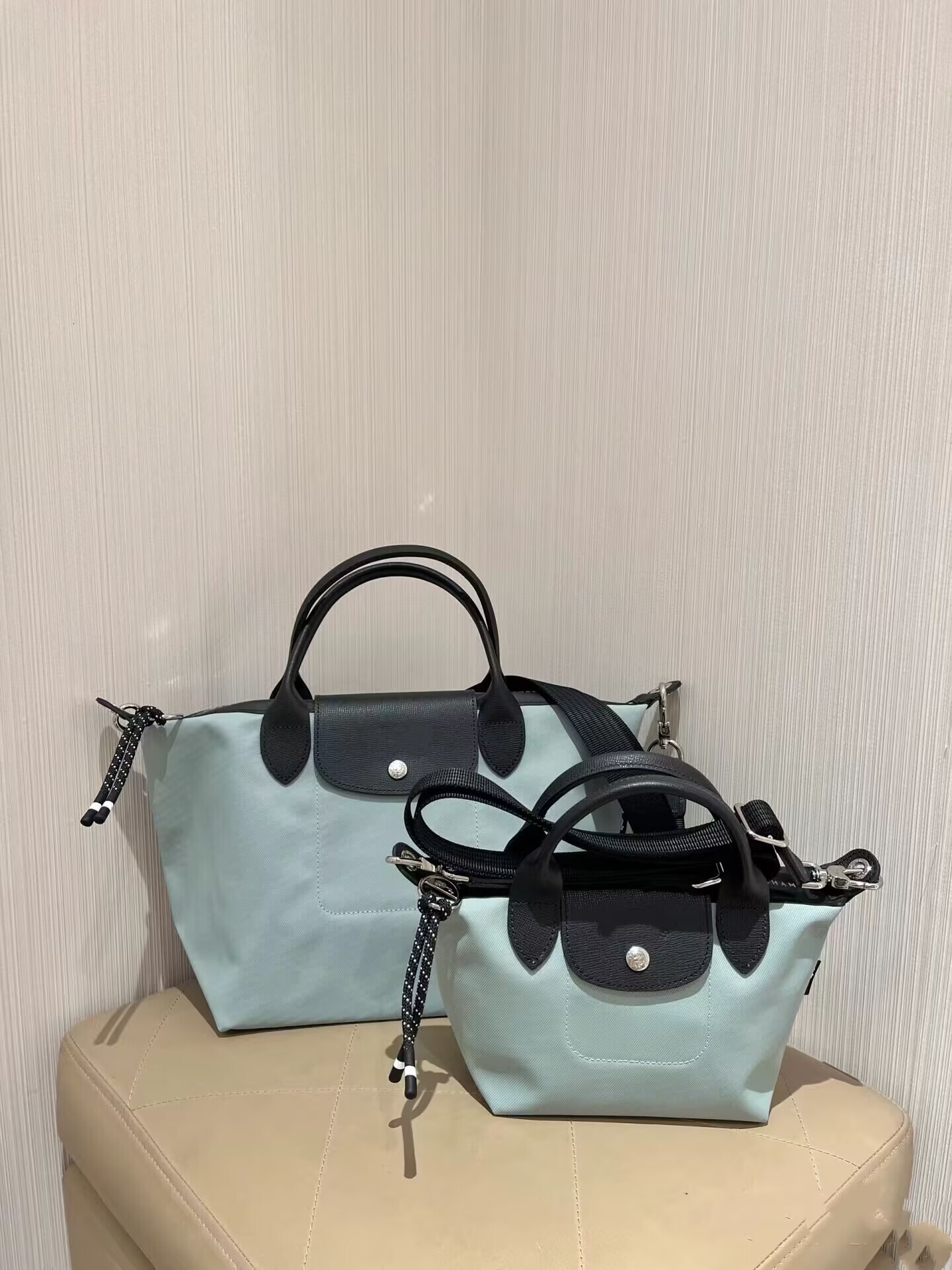 Designer 2025S Dragon Energy Diagonal Short Handle Dumpling Handbag Shoulder Crossbody Travel Large Capacity Mommy Bag New Free Delivery Designer Bag