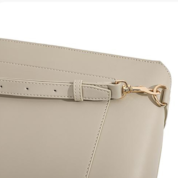 Small niche design genuine leather backpack for women, high-end commuting computer backpack, new student backpack
