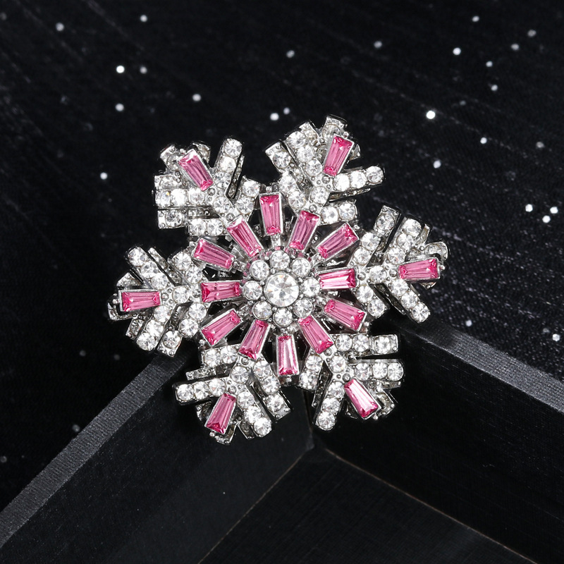 2026 New Snowflake High-End Niche Three-Dimensional Premium Brooch Suit Jacket Coat Pin Accessory