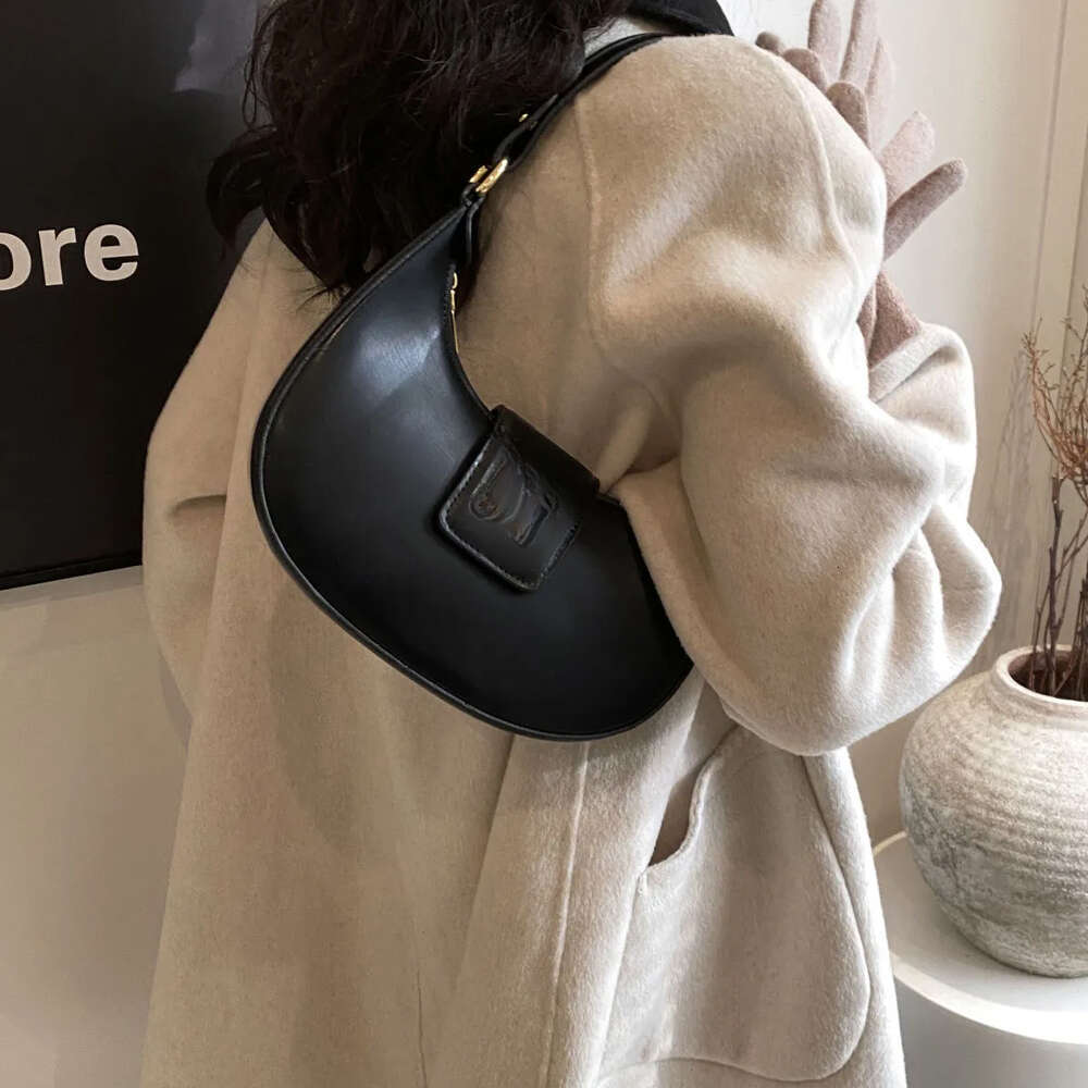 Designer 2025 Shoulder High Quality Women's handbag Purse Leather Metal badge Hobo Crossbody Black Classic Underarm Bag Shopping bag