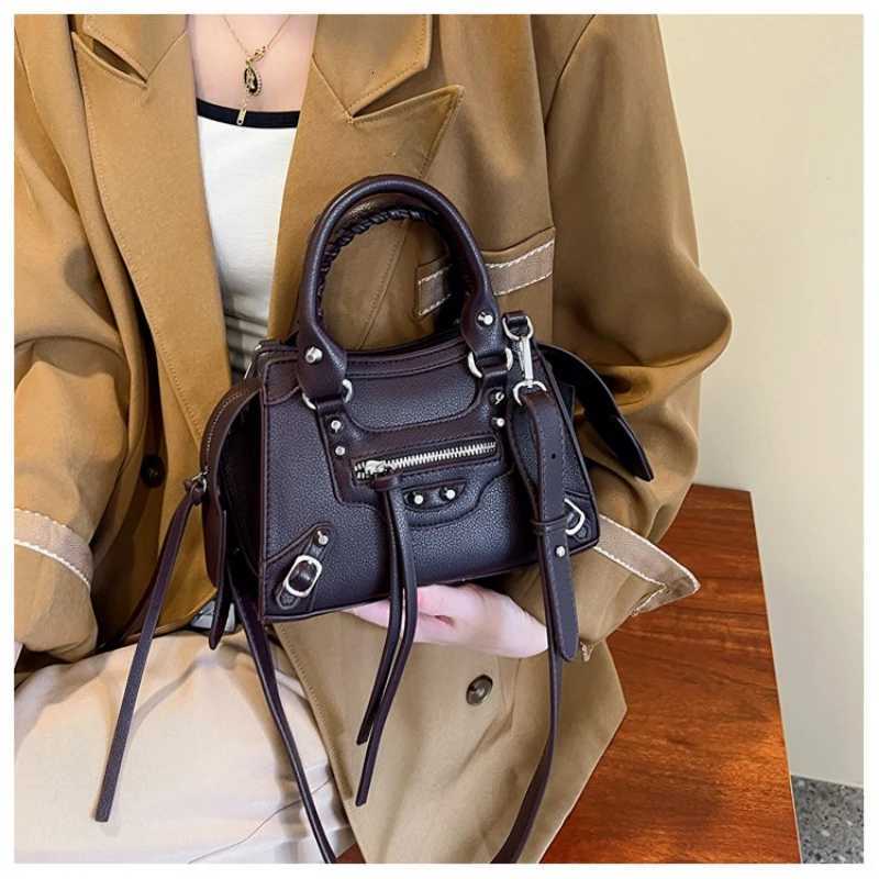 2025 New Crossbody Bags for Women High Quality PU Leather Small Square Bag Designer Shoulder Bag Cute Purse and Handheld K251128