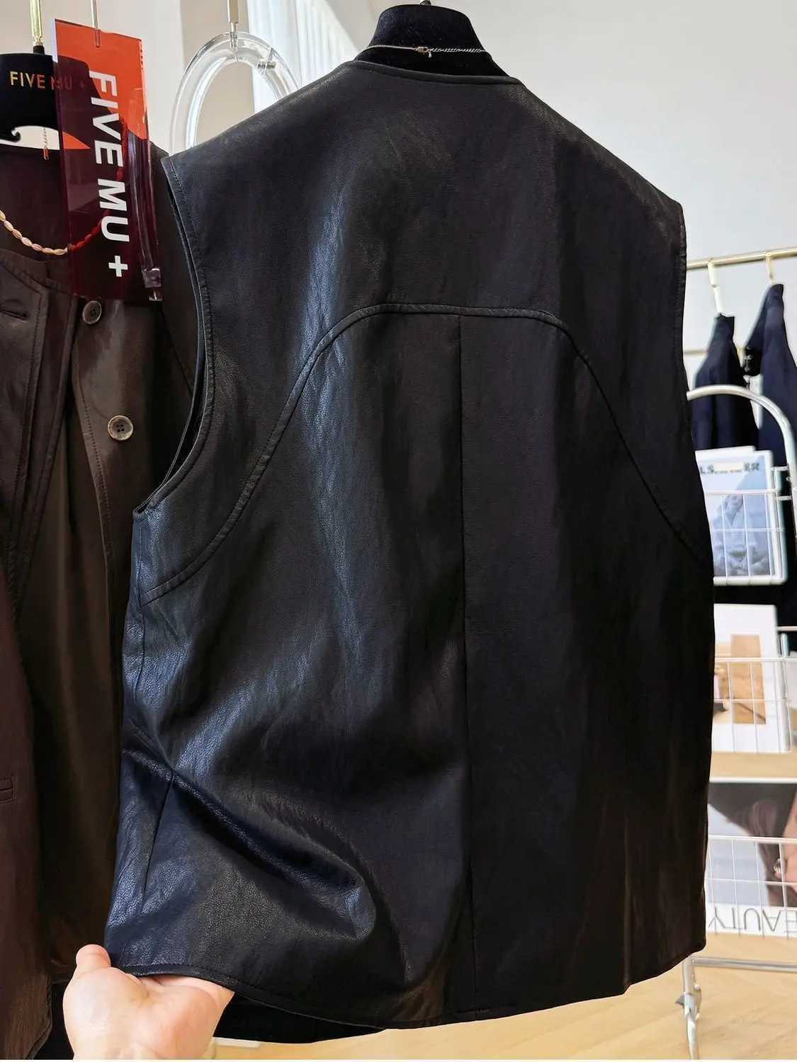 Elegant Unique Design Round Collar Sleeveless Leather Vest Womens Autumn Layering Vest CoatT251128