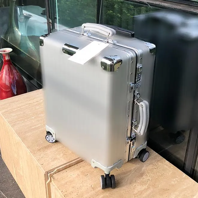 RMW metal Luggage Boarding Suitcases Rolling Designer Suitcase With Wheel Travel Lager Men Women Trolley case Combination Lock Luxury metal Luggage