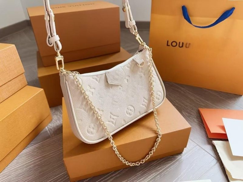 Shoulder Bags Designer bag Elegant Half-Moon Handbag for Women with Emed Detailing and Adjustable Strap Bag 2025 designer mini bag