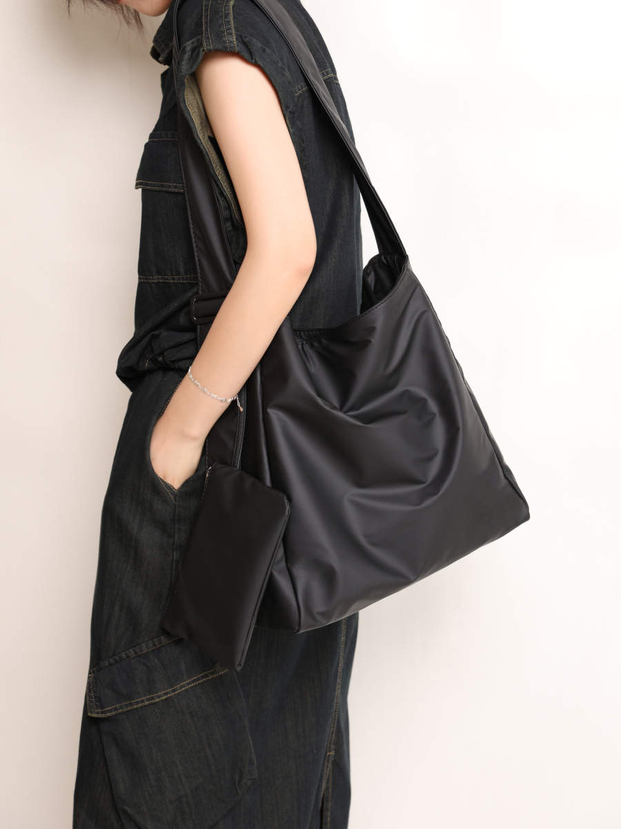 C31 Sophisticated Women's Large-Sized Backpack Inspired by Niche Luxury Brands: Perfect Daily Carry Companion