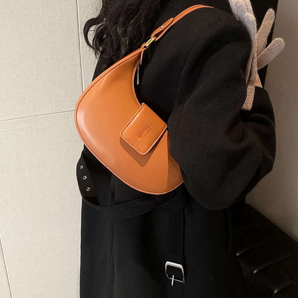 Designer 2025 Shoulder High Quality Women's handbag Purse Leather Metal badge Hobo Crossbody Black Classic Underarm Bag Shopping bag