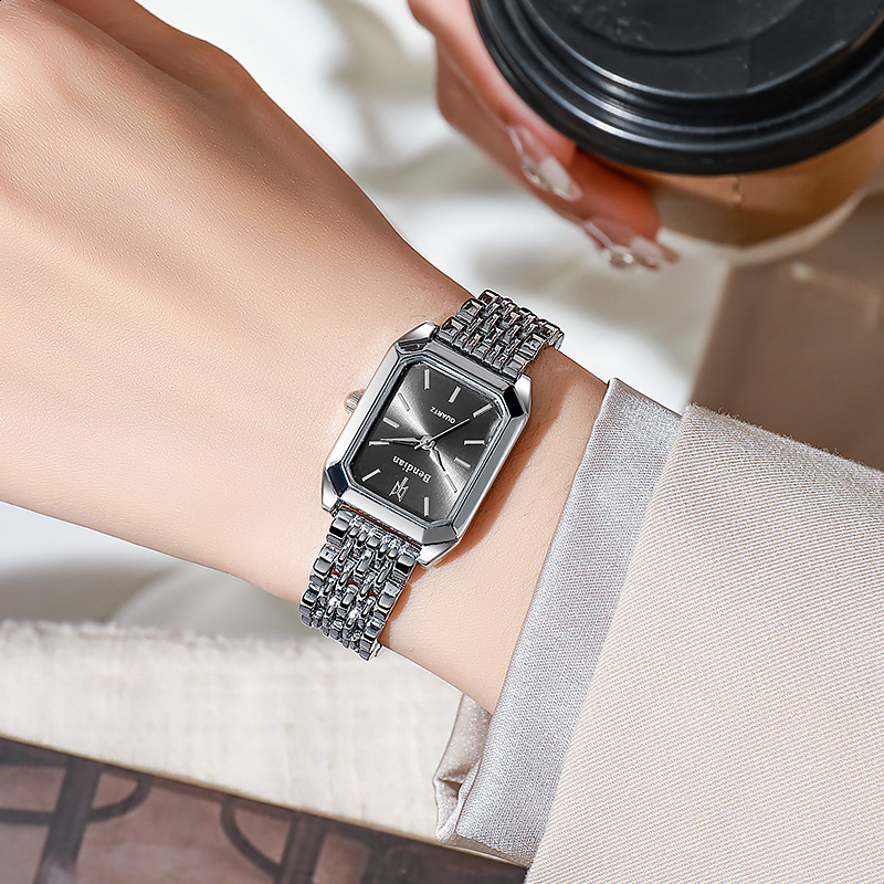 2025 New Light Luxury Steel Belt Womens Watch Female Student Fashion Simple Square Quartz Watch 231025