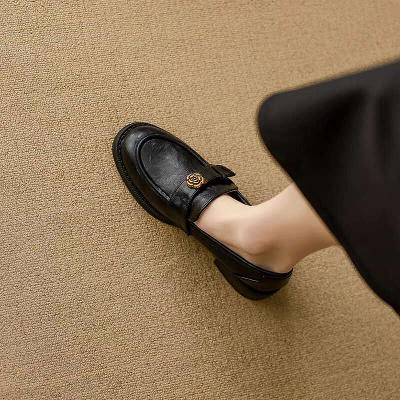 Soft Sole Retro Round Toe Loafers for Women New Camellia Slip-On Leather Shoes Spring Autumn British Style Versatile Flats