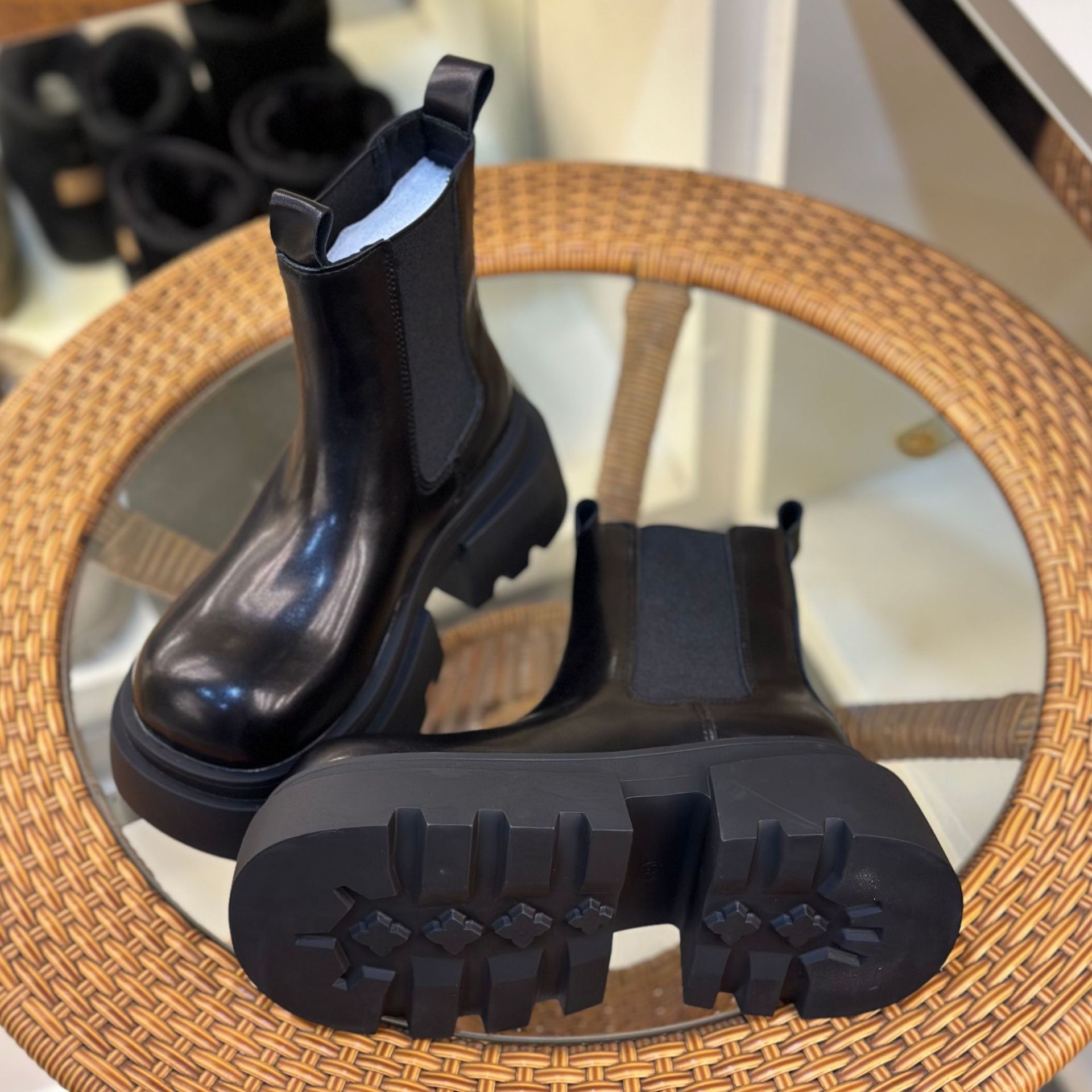 hot Designer shoes free shipping Boots Thick soled Martin boots women height increasing chimney boots with fleece short boots