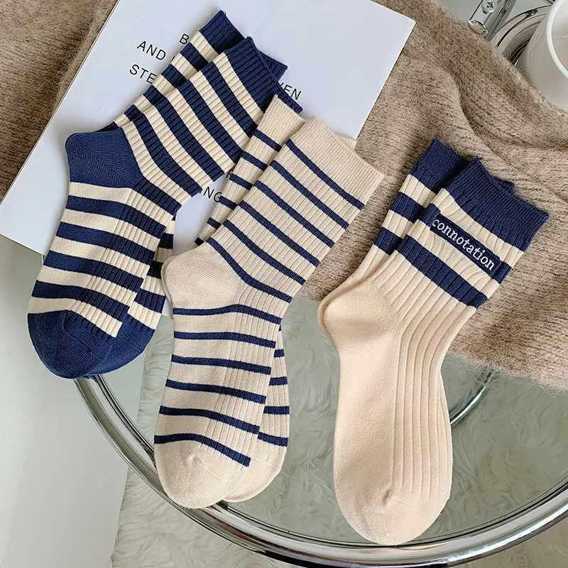 Autumn Women Sports Socks Stripe Fashion Harajuku Hip Hop Female Cotton Sock Unisex Skateboard Street Middle Tube Socks J251128