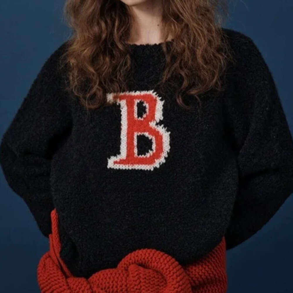 Thebarnet Loose Bla Contrast Color B Letter Sweater 2025 Autumn Long Sve Round Ne Knitted Women's Faion Commute Sle