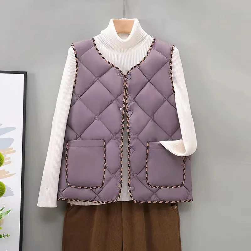 2025 New Autumn Winter Light Down Cotton Vest Woman Short Vests Round Neck Fashion Tops Loose Cotton Waistcoat Jacket FemaleT251128