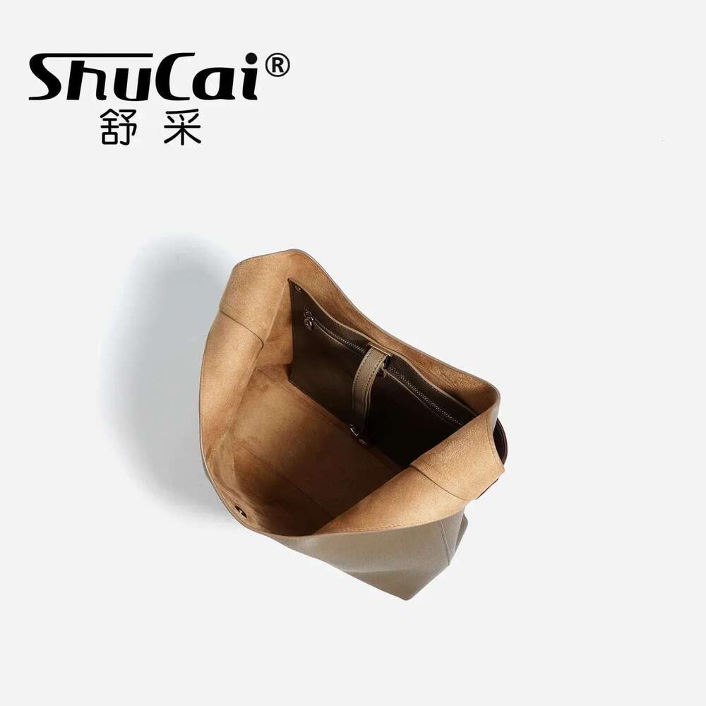 New large capacity handheld underarm female fashion retro shoulder niche commuter tote bag