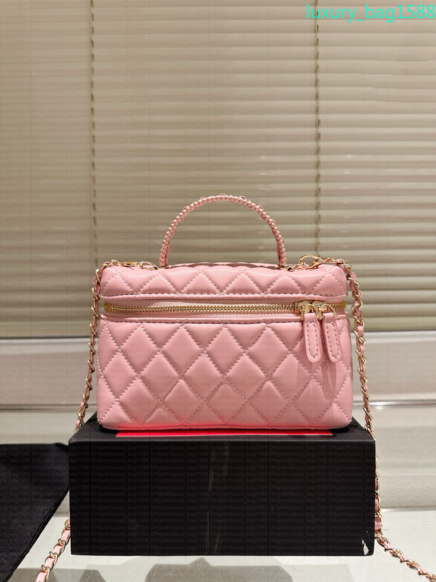 Designer bag 10A women's makeup bag 25C handle bag shoulder bag tote bag handbag classic diamond pattern flip bag retro bag leather crossbody bag commuting bag