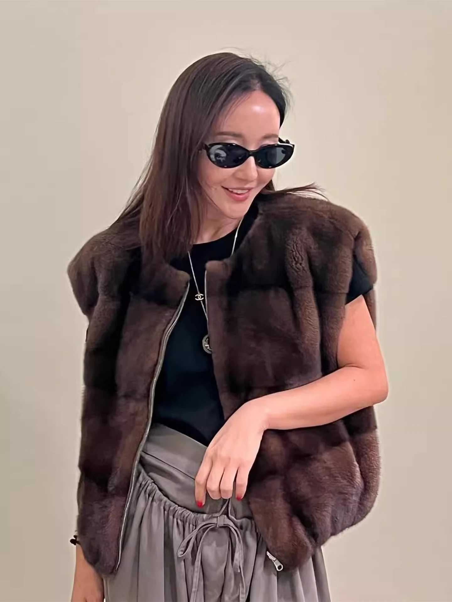 Clothland Women Stylish Hooded Fur Coat Reversible Two Side Wear Sleeveless Vest Waistcoat Thick Outwear Jackets CB196T251128