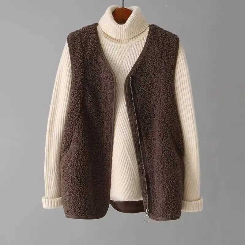 Women Fashion Large Size 4XL Vest Tops Coat Korean Female Waistcoat Jackets Autumn Winter Ladies Lamb Wool Sleeveless OuterwearT251128