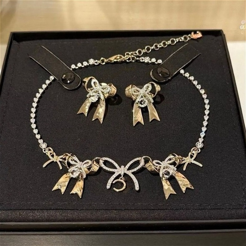 Women's Bow Pendant Necklace 18K Gold Plated Diamond Earrings Necklace Designer Classic Necklace Luxury Earrings Necklace Set High Quality Gift