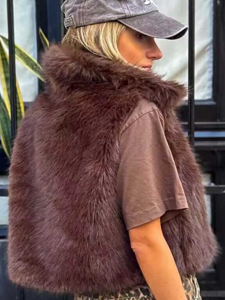 2025 Women Autumn Winter Fashion Fur Vest Coat Female Chic Sleeveless Short Jacket Casual Waistcoat TopsT251128