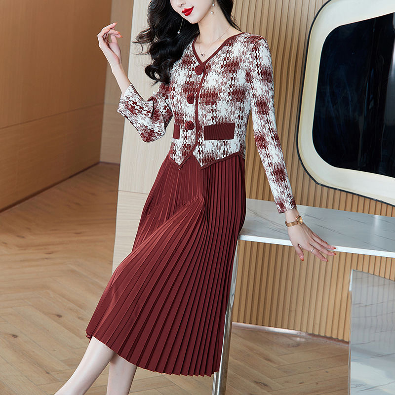 Pleated 2025 large size women's early spring new fashion temperament v-neck waist slimming dress D02310