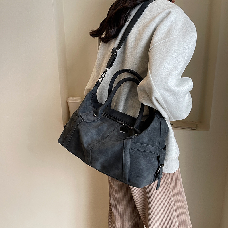 Retro large-capacity tote bag, new high-end versatile matte shoulder messenger bag