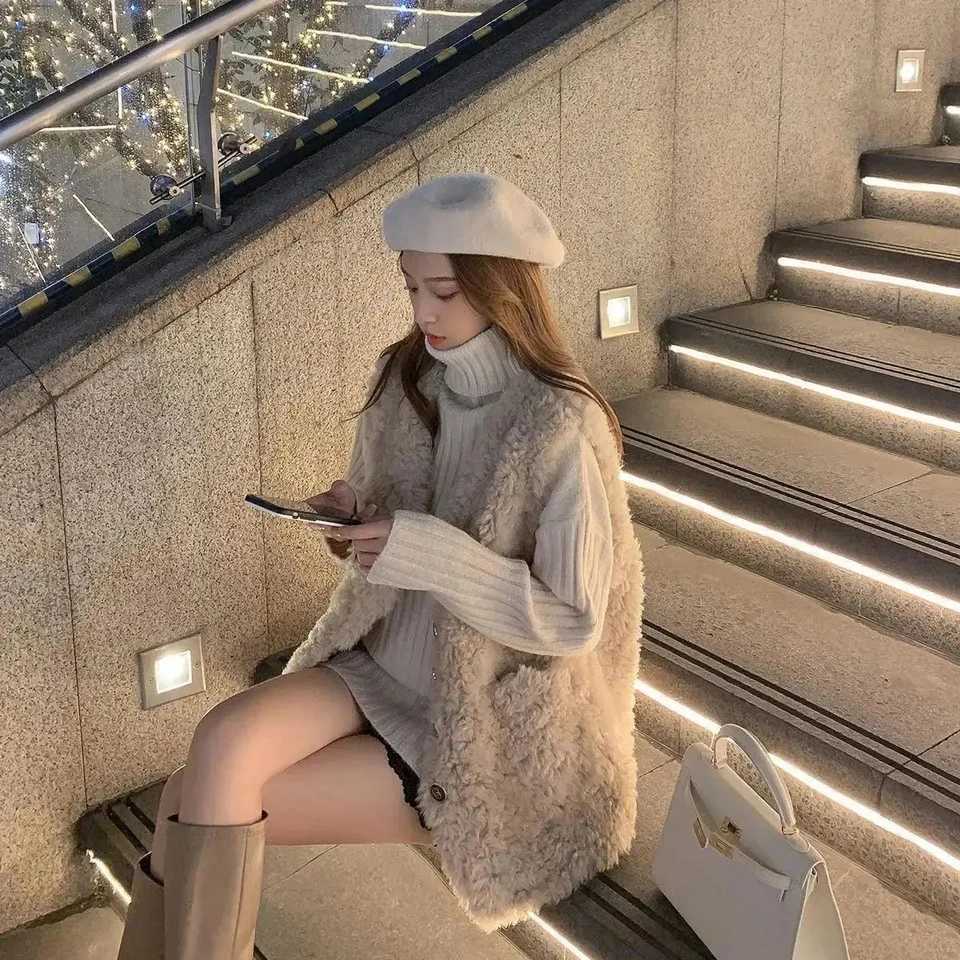 Female Lamb wool Waistcoat Jacket 2025 Spring Autumn New Single Breasted Slim Sleeveless Coat Warm Womens Short Casual Vest TopT251128