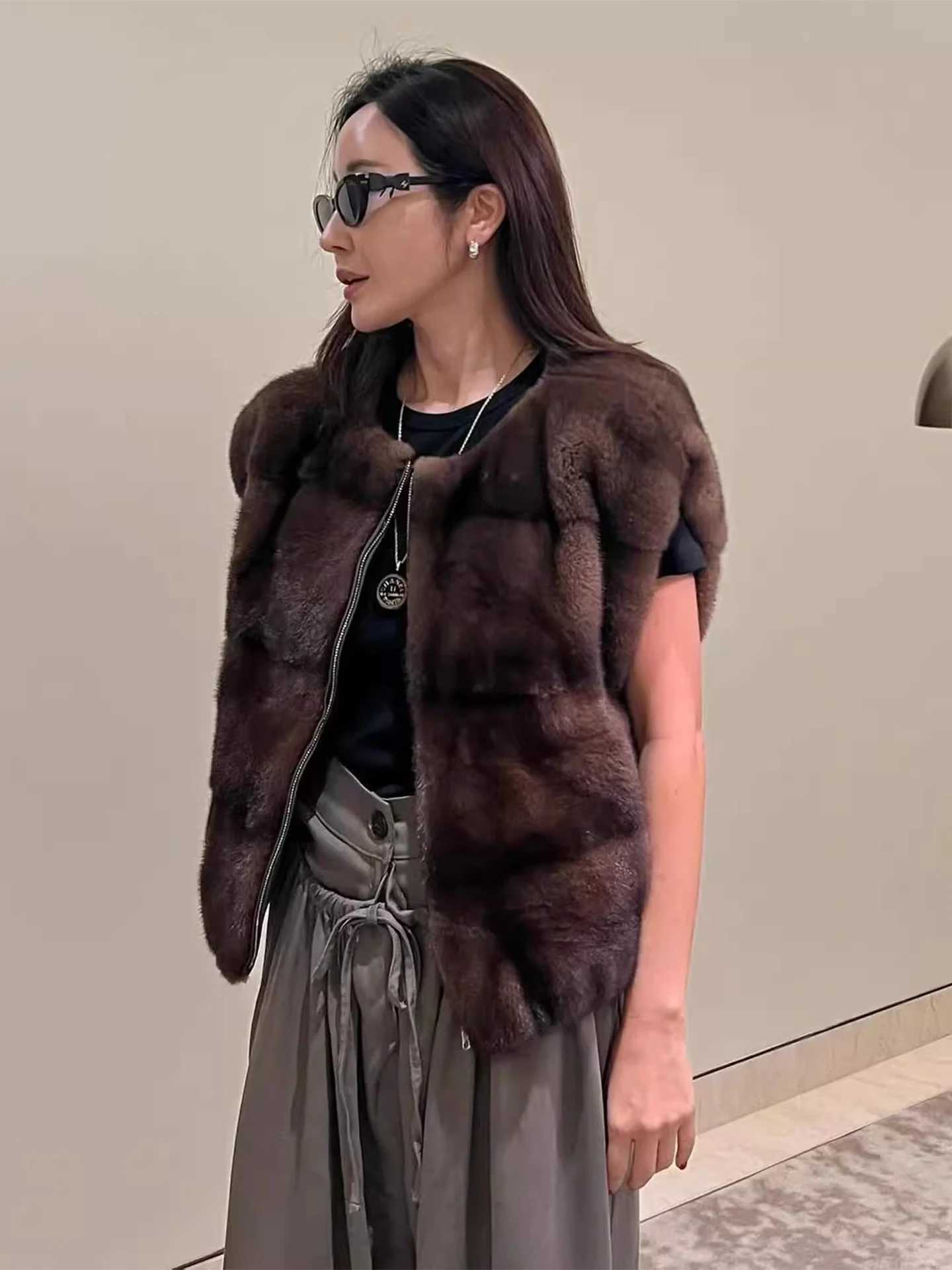 Clothland Women Stylish Hooded Fur Coat Reversible Two Side Wear Sleeveless Vest Waistcoat Thick Outwear Jackets CB196T251128
