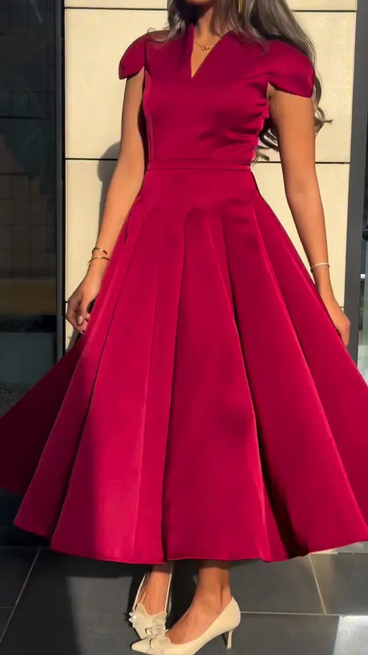 2025V collar and waist hem dress French style dress long skirt for women 240627