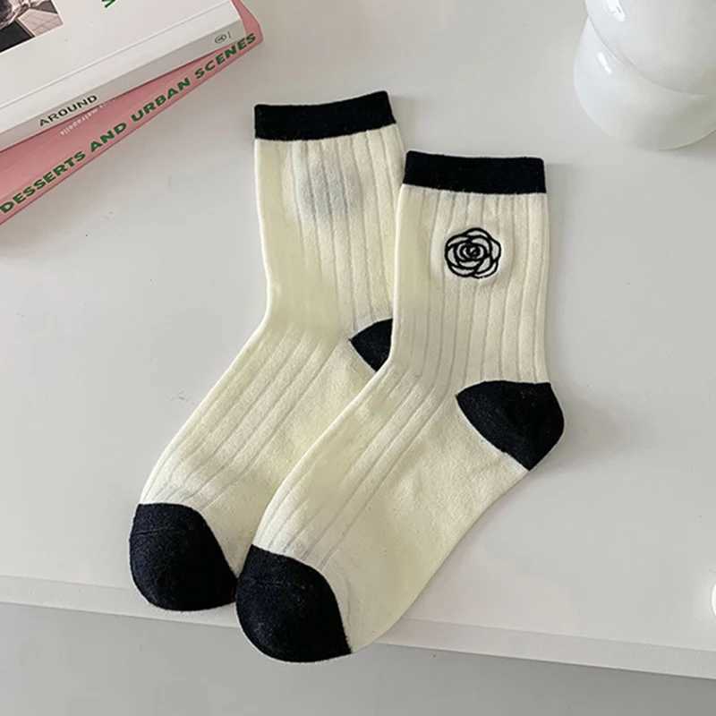 Autumn Women Socks Korean Style Lolita Camellia Sweet Socks Breathable Girls Students Cotton Middle Tube Socks J251128