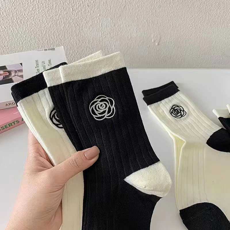 Autumn Women Socks Korean Style Lolita Camellia Sweet Socks Breathable Girls Students Cotton Middle Tube Socks J251128