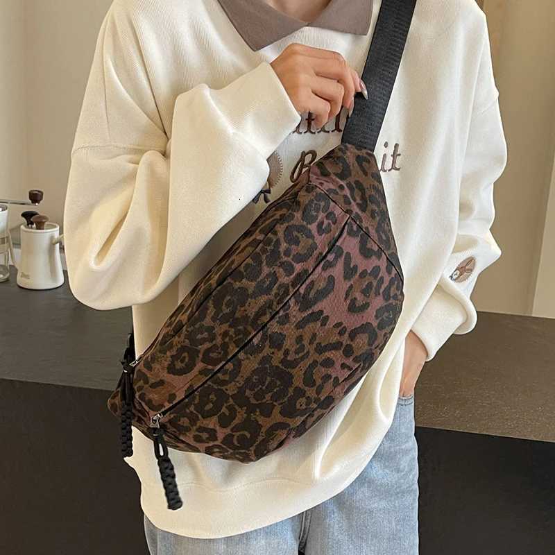 Womens Waist Bag Vintage Chest Bag with Adjustable Shoulder Straps Diagonal Cross Bag Suitable for Travel and Daily UseT251128