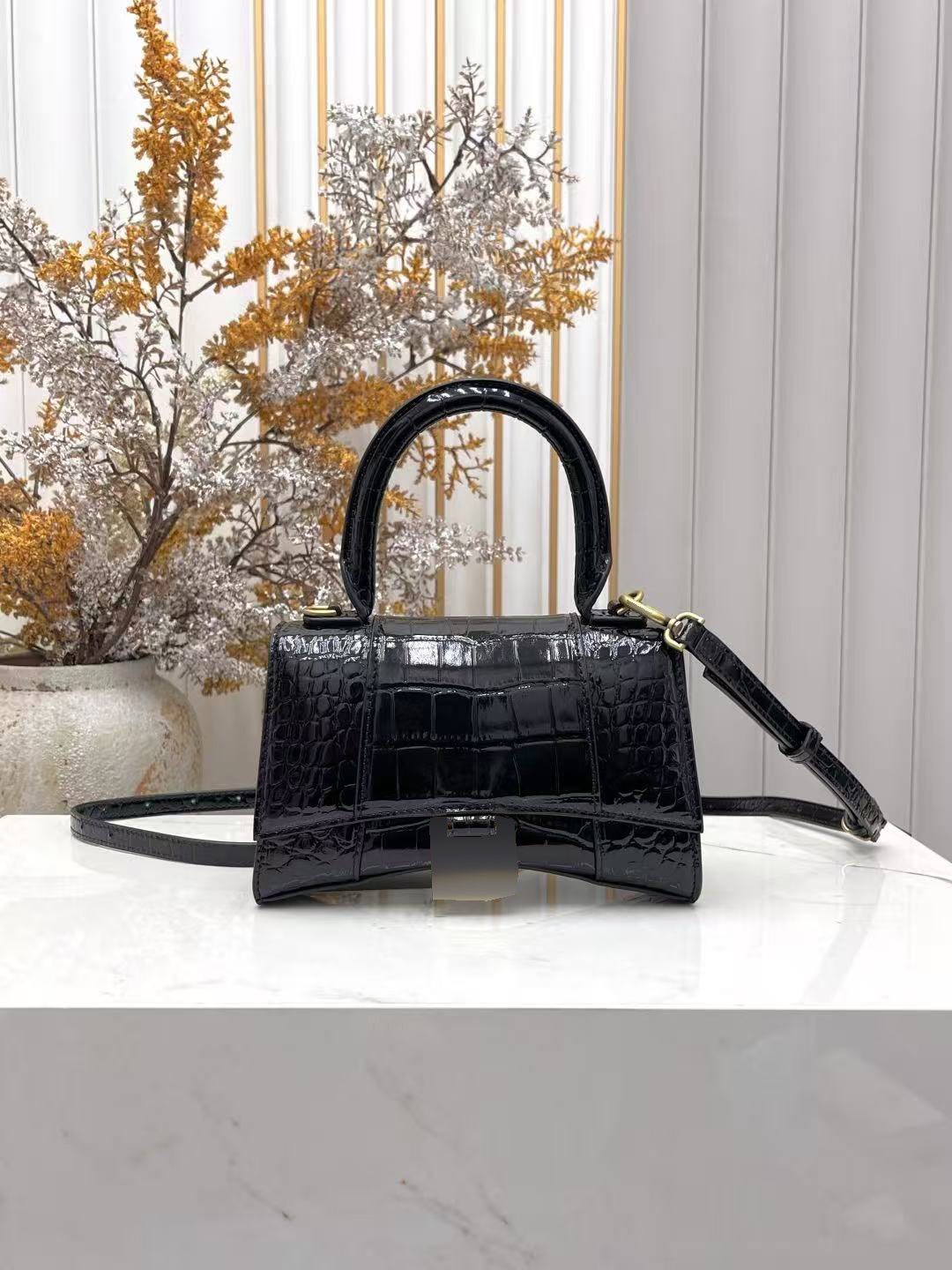 Nature-Inspired Travelogue Notebook with Durable Hard Cover & Elegant Design