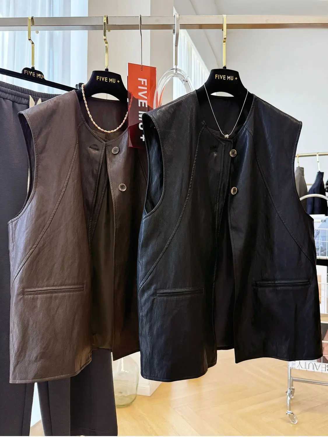 Elegant Unique Design Round Collar Sleeveless Leather Vest Womens Autumn Layering Vest CoatT251128