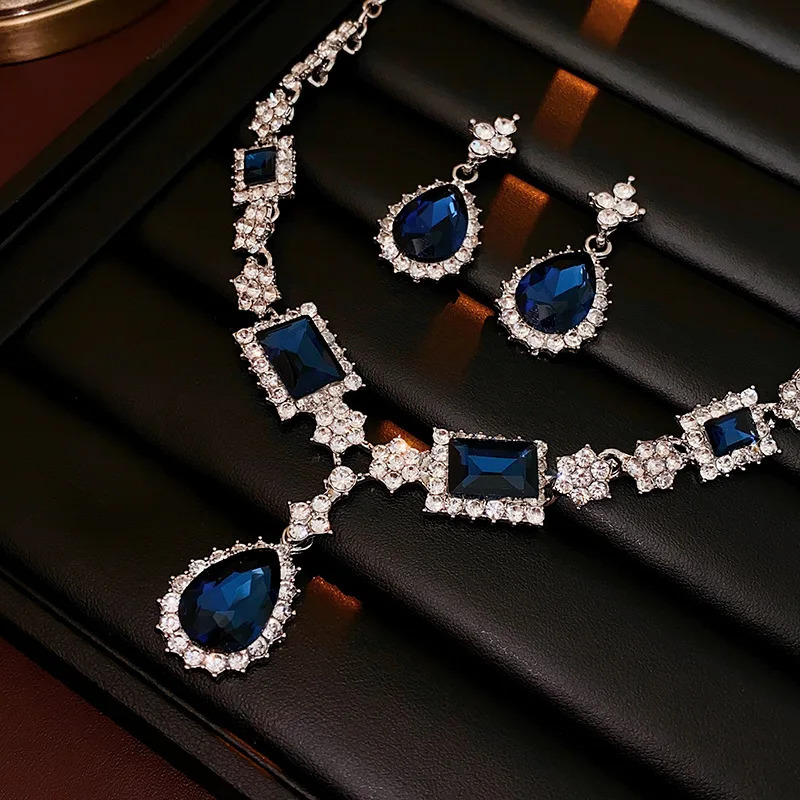 3 Pcs Bluey Square Rhinestone Water Drop Pendant Necklaces for Women Temperament Elegant Collarbone Chains Jewelry Sets 251126