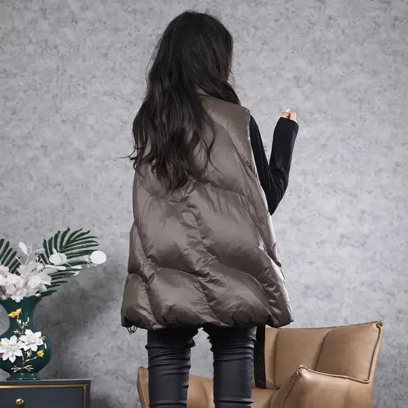Winter Thicken Women Vest Korean Loose Warm Puffer Waistcoat for Women 2024 New Winter Sleeveless Jacket Female VestT251128