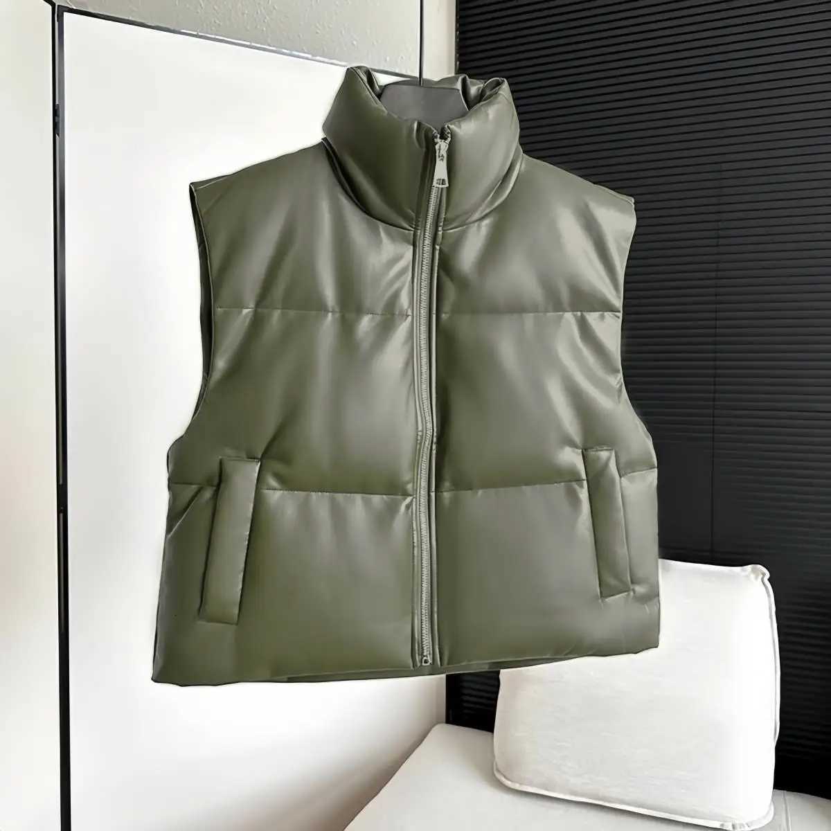 2025 Fashionable Short Autumn Winter Vest Womens Stand Collar Jacket Korean Style Casual Design Sense Niche Market OuterwearT251128