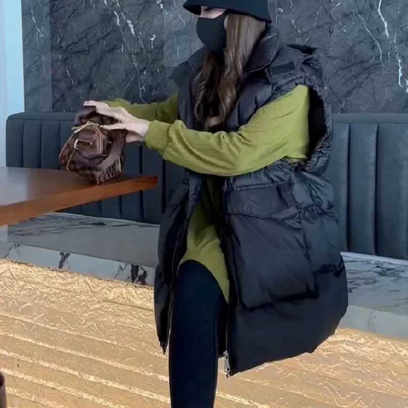 Women Winter Down Cotton Vest Jacket 2025 New Women Thick Warm Waistcoat Sleeveless Vest Coat Women Hooded Outer Wear Vest CoatT251128