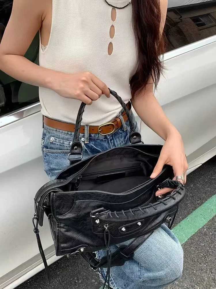 Versatile SHELKSBAG 2025 Women Motorcycle Bags Pu Leather Crossbody Handbag Trendy Y2k Classic Street Fashionable Shoulder Tote K251128