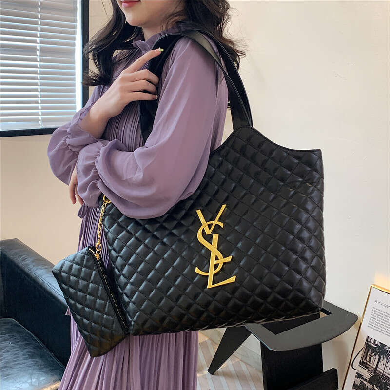Women's 2024 New Korean Edition Niche Design Fashion Versatile Commuter Large Capacity Single Shoulder Handheld Tote Bag