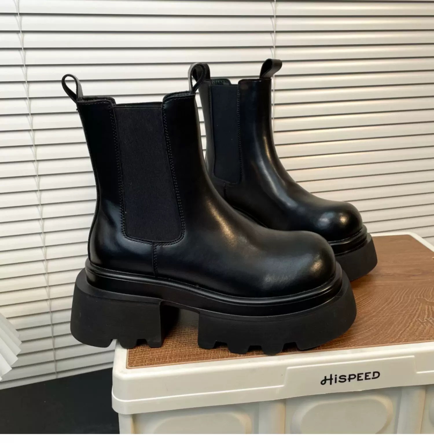 hot Designer shoes free shipping Boots Thick soled Martin boots women height increasing chimney boots with fleece short boots