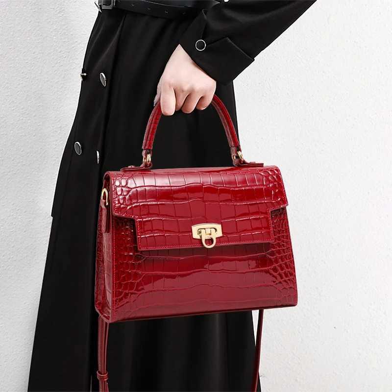 New Lacquer Skin Crocodile Pattern Womens Handbag Top Layer Cowhide Styled High Grade Single Shoulder Crossbody Bag K251128