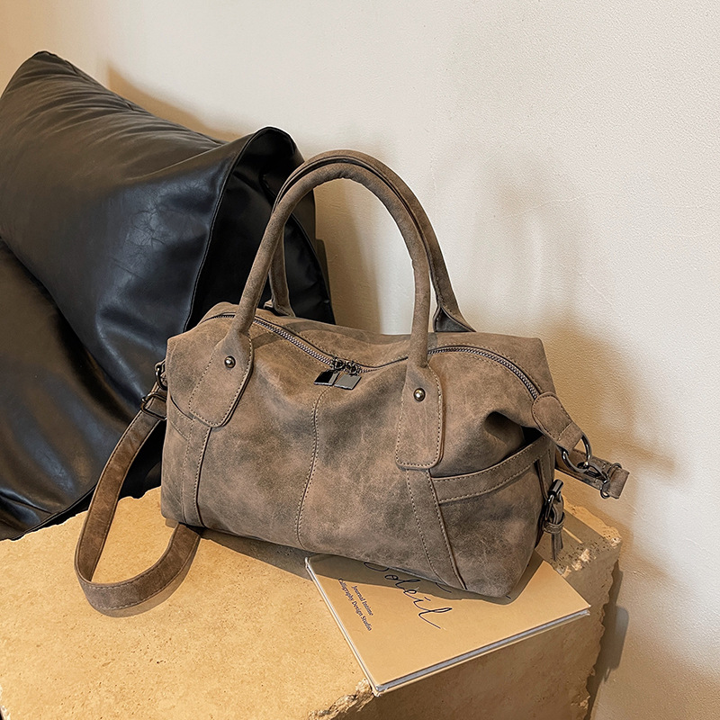 Retro large-capacity tote bag, new high-end versatile matte shoulder messenger bag