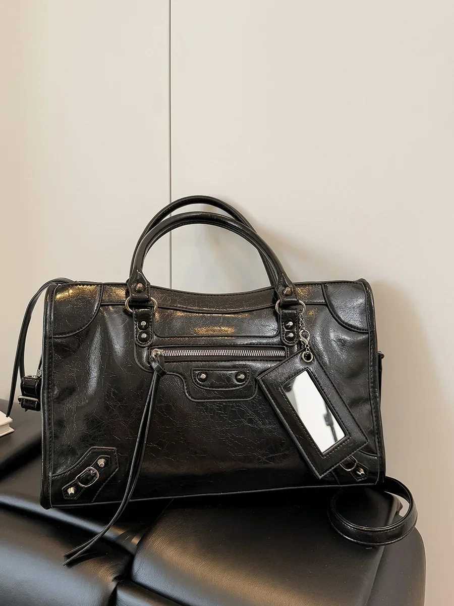 Durable Womens Messenger Bag Premium Leather Crossbody Shoulder Handbag Ladies Tote Purse For Travel Outings K251128