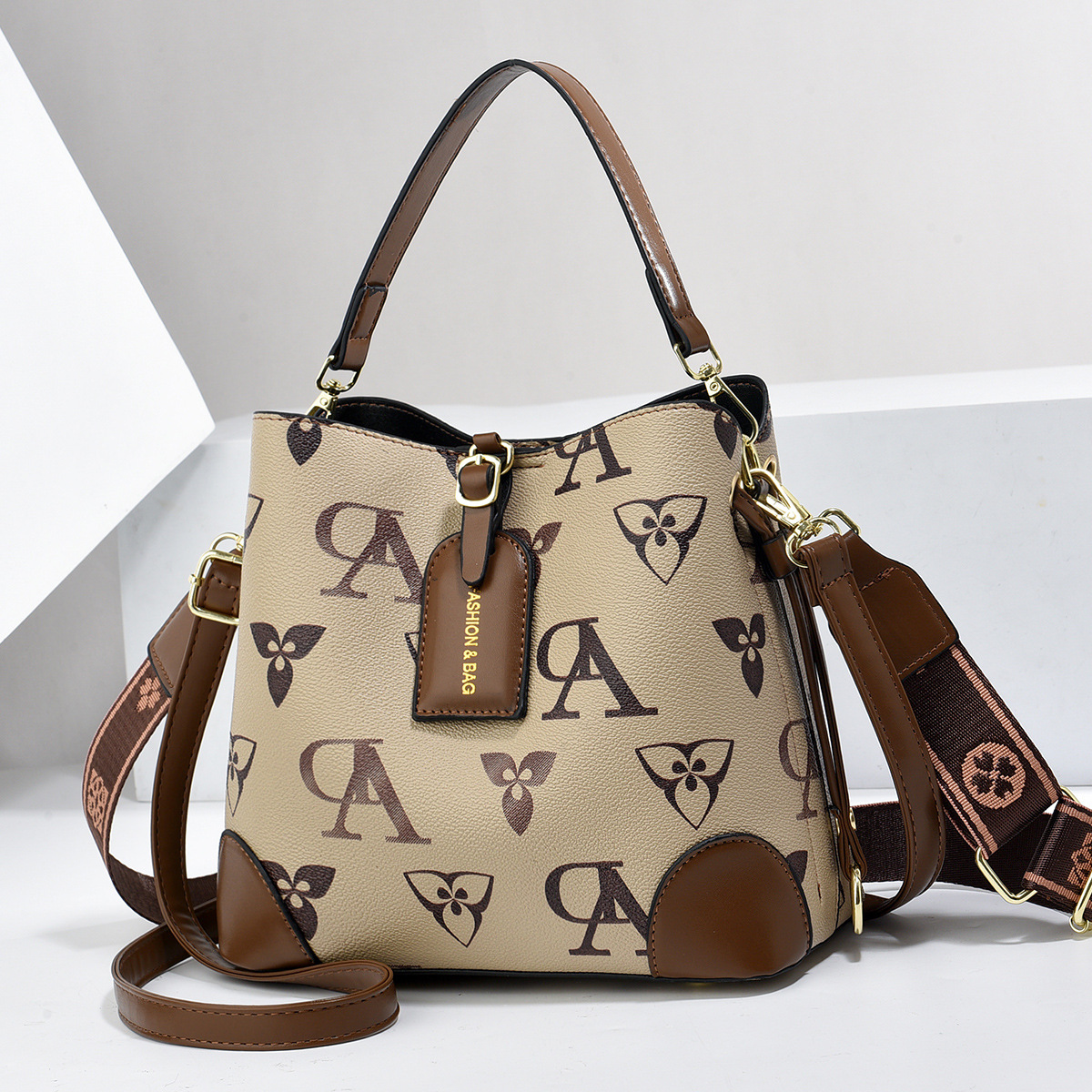 Free Shipping 2025 New design Classic Large Capacity Fashion Women Tote Bag Hot Selling Trendy Shoulder Bag Letter Print Bucket Bag