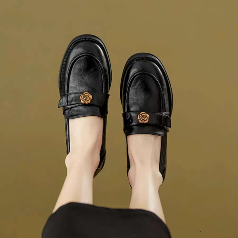 Soft Sole Retro Round Toe Loafers for Women New Camellia Slip-On Leather Shoes Spring Autumn British Style Versatile Flats
