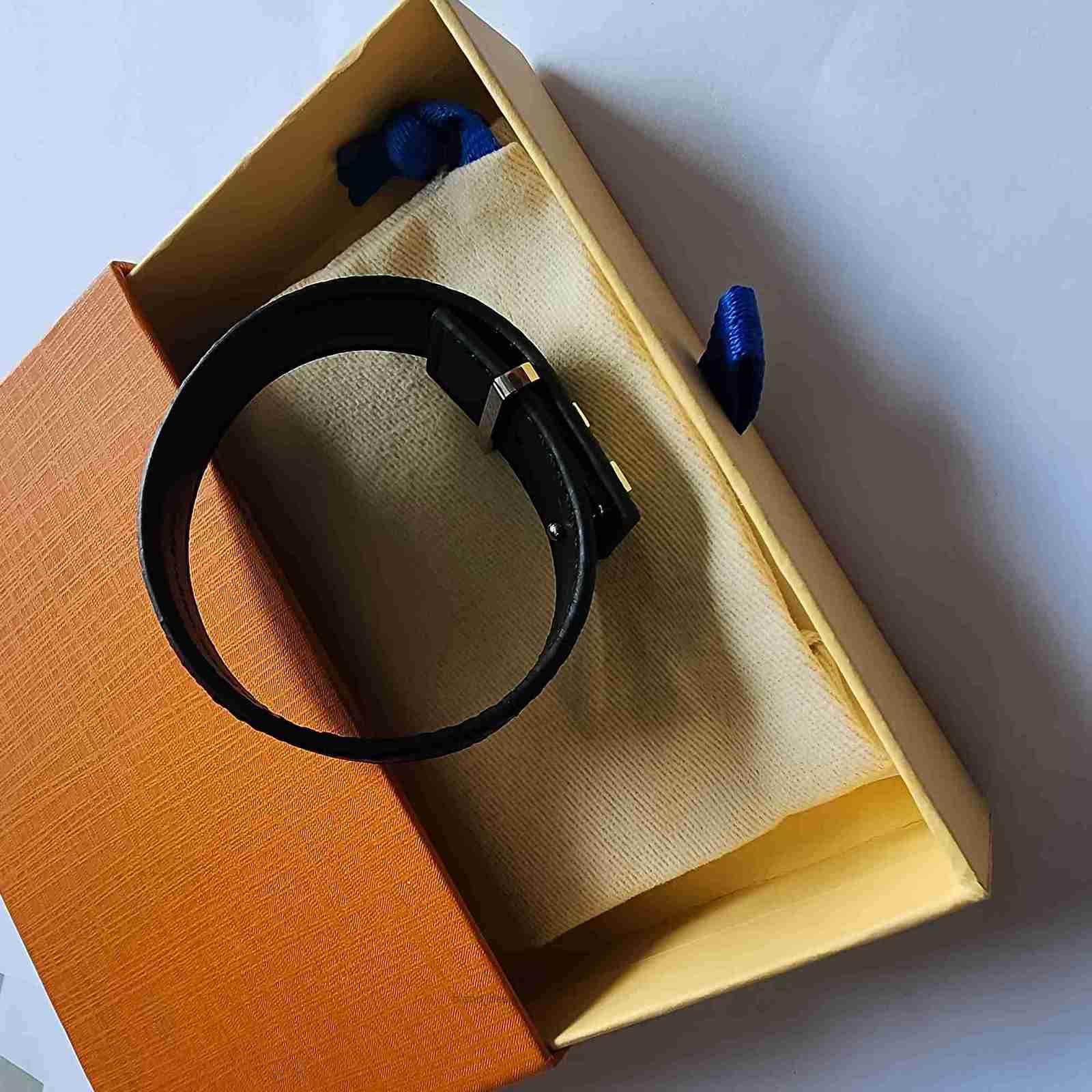 Brand Designer leather bracelets High-end Luxury black white colors Mens and womens Bracelets Fashion Unisex Jewelry With box m889
