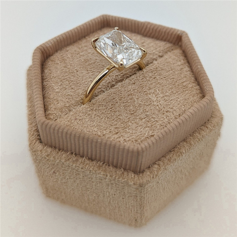 Jewelry 18K Yellow Gold Elongated Cushion Cut 4.0 Carat Lab Grown Diamond Solitaire Womens Gold Ring IGI Certificate Gold Ring For Women